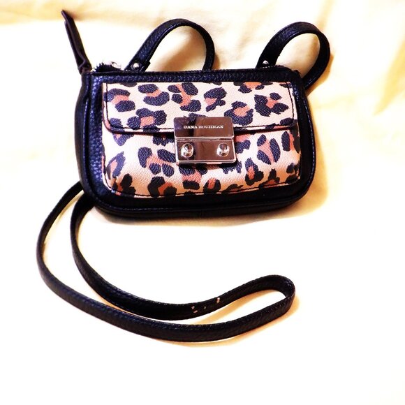Gift, Never Used ~~~ DANA BUCHMAN ~~~ Crossbody BAG - Picture 1 of 2